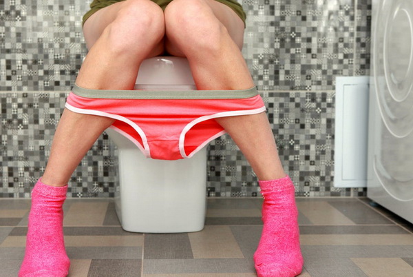 Девушка в ванной комнате