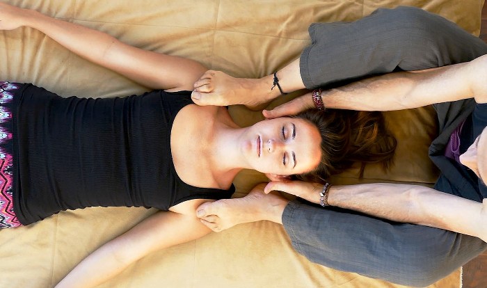 массаж остеохондроз головная боль месячные