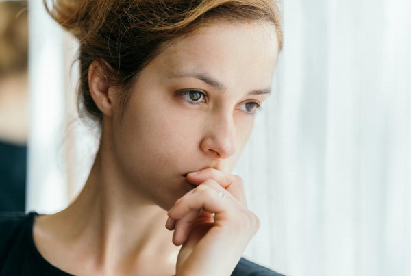 Задумчивая девушка