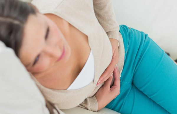 У женщины боли в животе