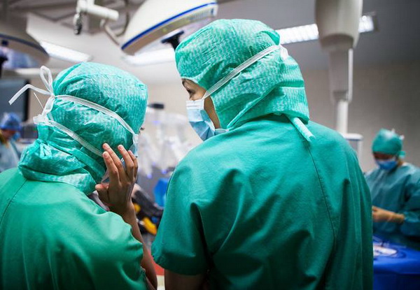 Врачи готовятся к операции