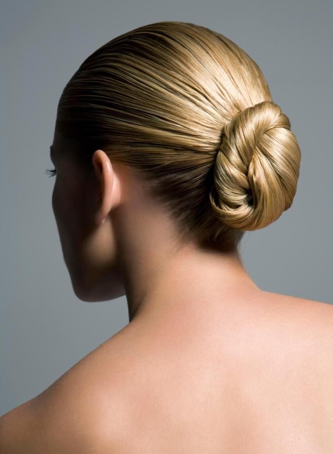 Прическа гладкий пучок раз Прическа гладкий пучок раз