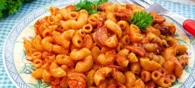 макароны с купатами на сковороде макароны с купатами на сковороде