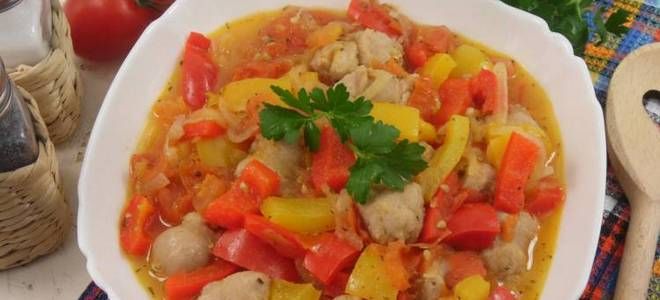 купаты с овощами на сковороде купаты с овощами на сковороде