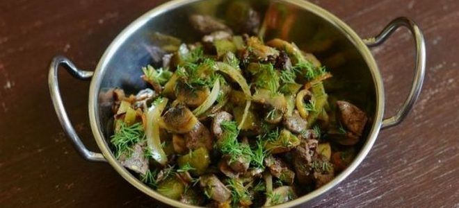 куриная печень с солеными огурцами на сковороде куриная печень с солеными огурцами на сковороде