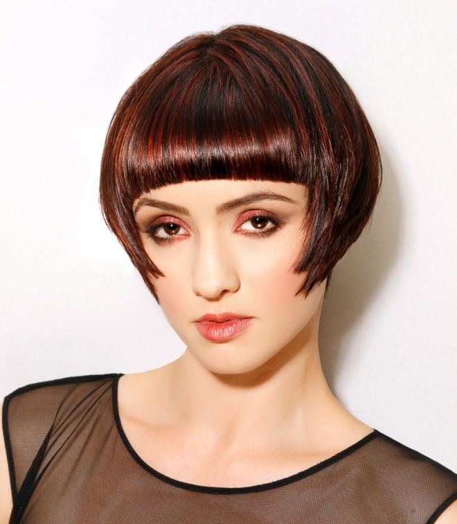 боб каре с короткой челкой брюнетка боб каре с короткой челкой брюнетка