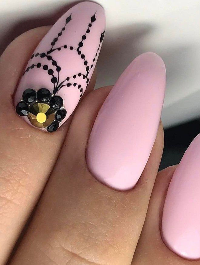 нежно розовый маникюр с черным нежно розовый маникюр с черным