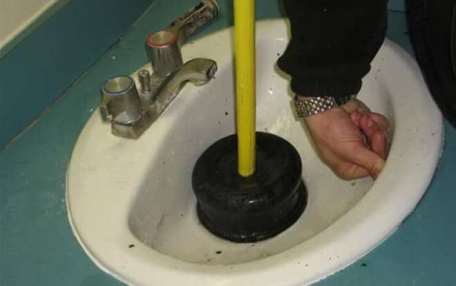 как прочистить засор вантузом как прочистить засор вантузом