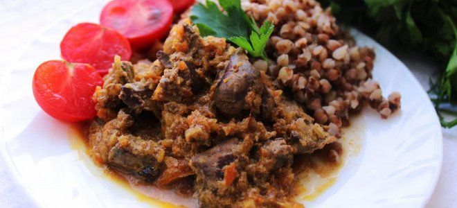 куриная печень с подливкой на сковороде куриная печень с подливкой на сковороде