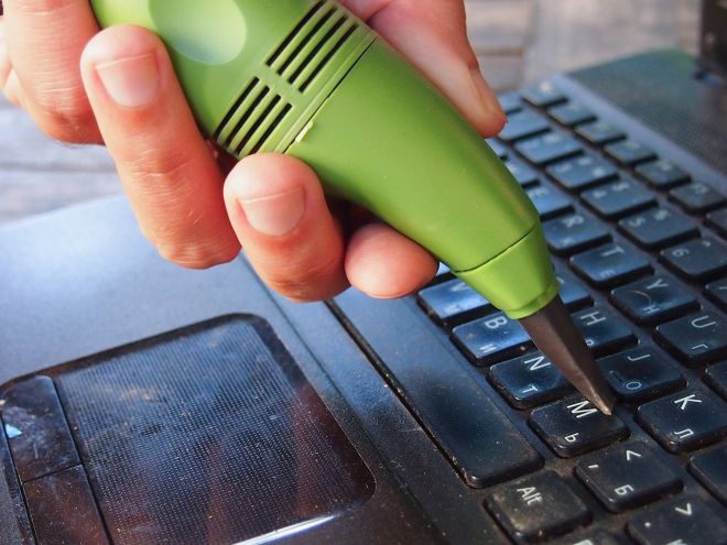 Можно ли почистить ноутбук от пыли пылесосом Можно ли почистить ноутбук от пыли пылесосом