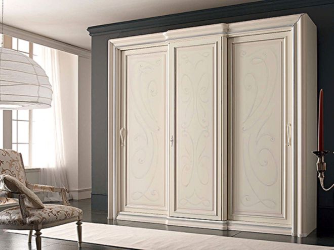 Встроенный шкаф купе в классическом стиле Встроенный шкаф купе в классическом стиле