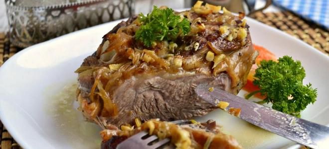 стейк из голени индейки на сковороде стейк из голени индейки на сковороде