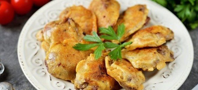 жареная куриная печень в кляре на сковороде жареная куриная печень в кляре на сковороде