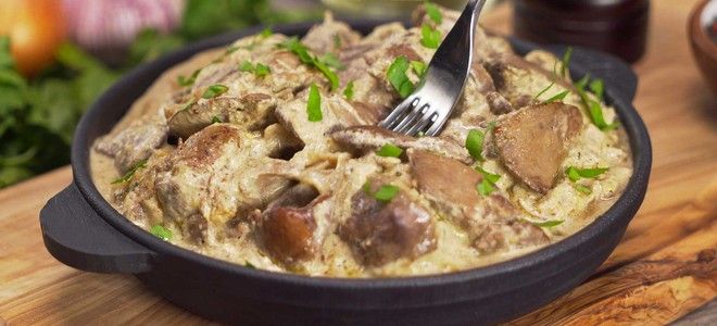 куриная печень в сметане на сковороде куриная печень в сметане на сковороде