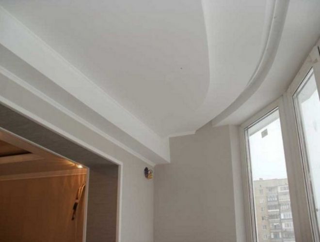 Подвесной потолок на балконе Подвесной потолок на балконе