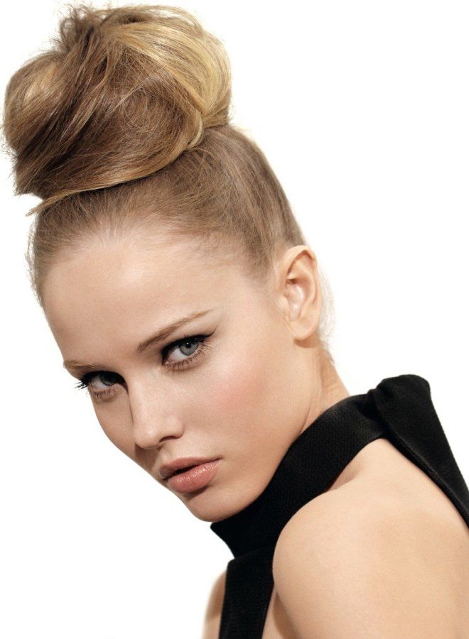 Прическа высокий пучок раз Прическа высокий пучок раз