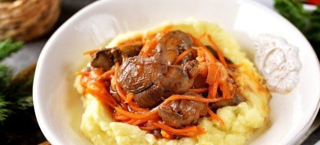 куриная печень с томатной подливкой на сковороде куриная печень с томатной подливкой на сковороде