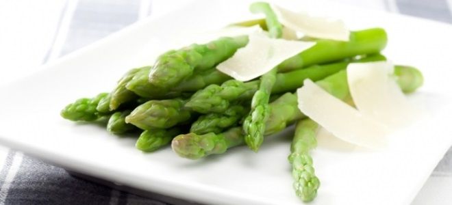 вареная зеленая спаржа вареная зеленая спаржа