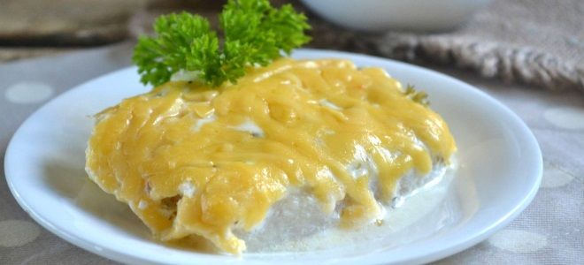 запеченная рыба в сметанном соусе запеченная рыба в сметанном соусе