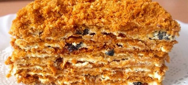 медовик с черносливом