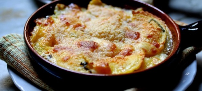 пельмени жареные с яйцом